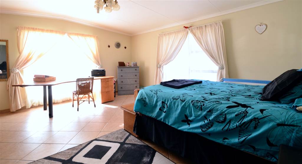 3 Bed House in Roodepoort Central photo number 25