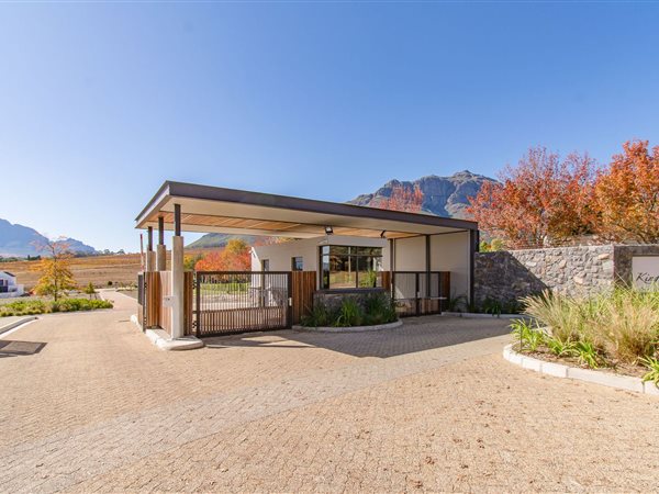 450 m² Land available in Stellenbosch Central