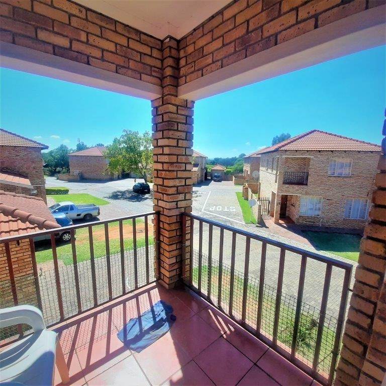 3 Bed Duplex in Waterval East photo number 16