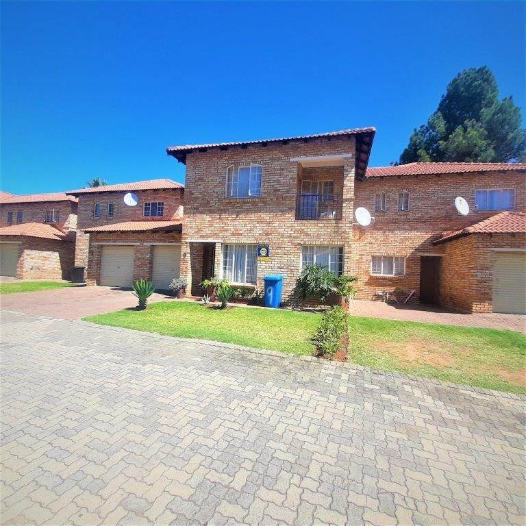 3 Bed Duplex in Waterval East photo number 17