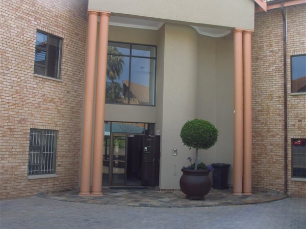 635  m² Commercial space in Fourways