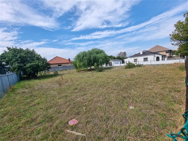 799 m² Land available in Lochnerhof