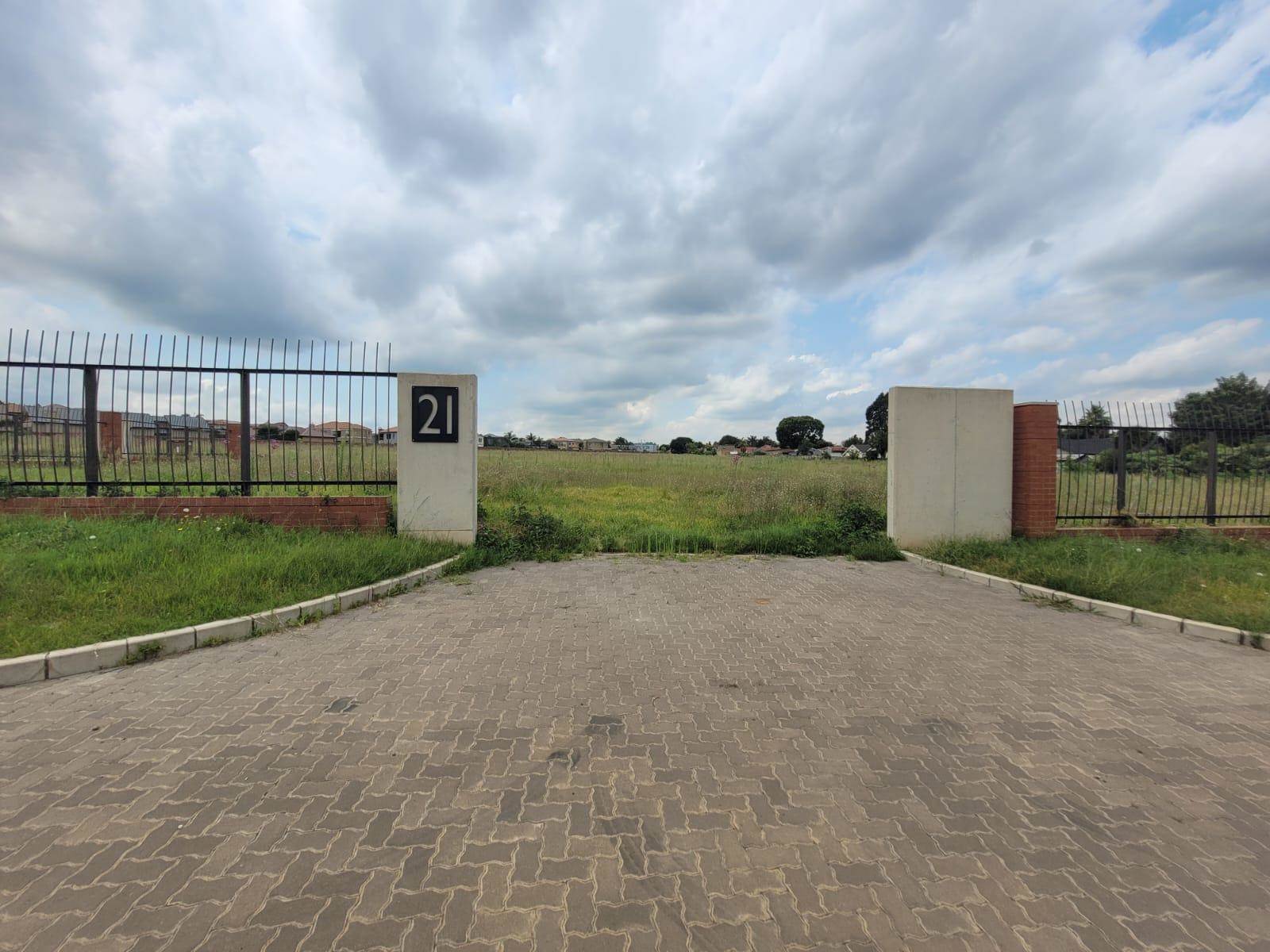 5620 m² Land available in Glen Marais photo number 1