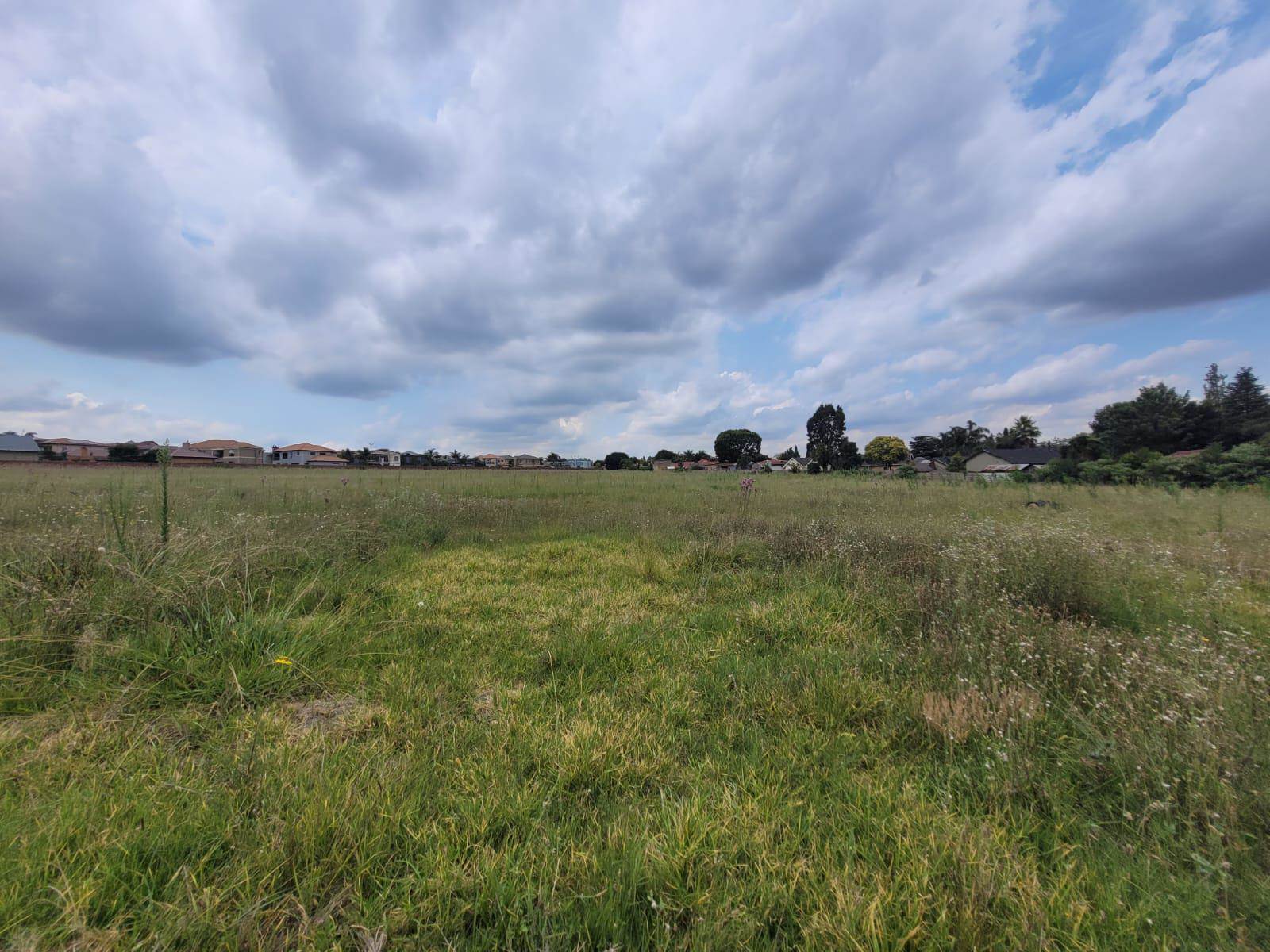 5620 m² Land available in Glen Marais photo number 4