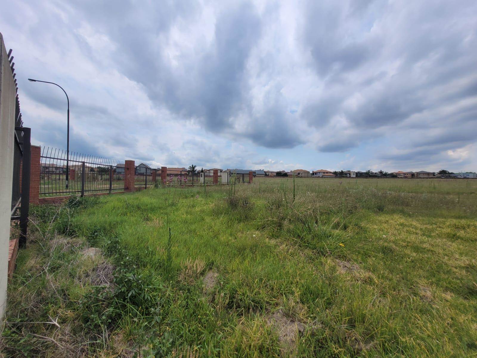 5620 m² Land available in Glen Marais photo number 2