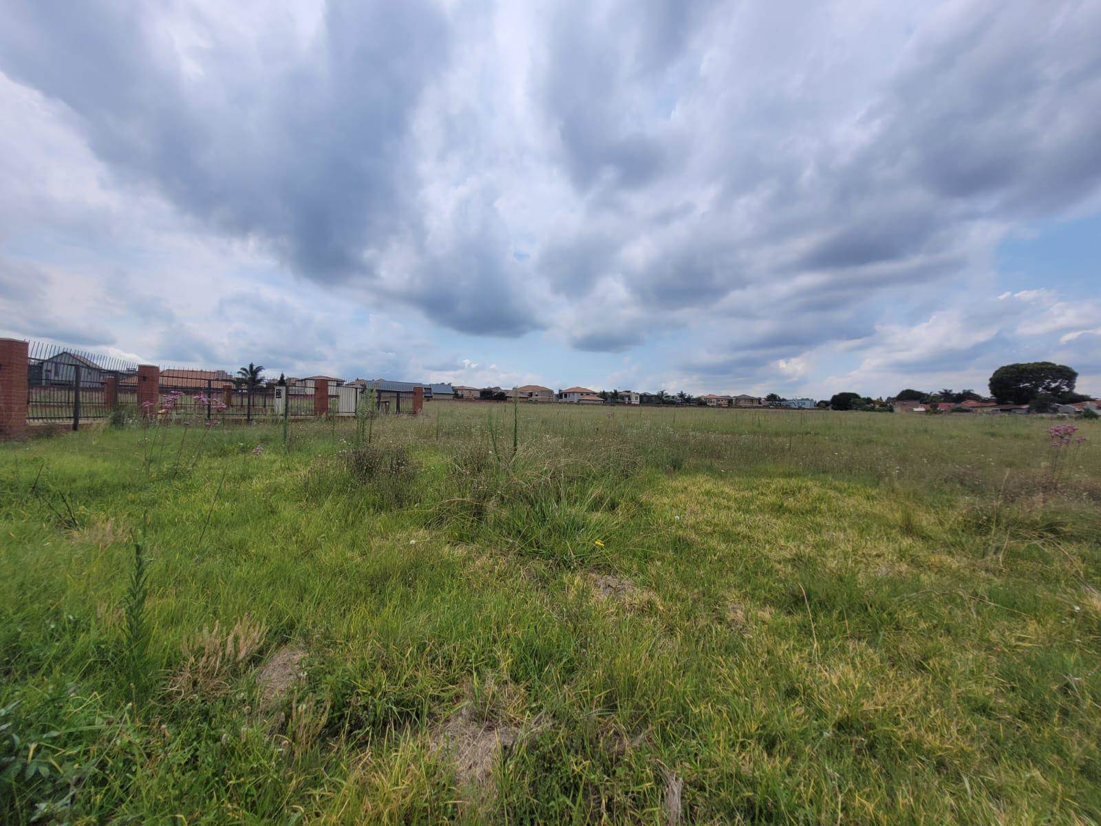 5620 m² Land available in Glen Marais photo number 3
