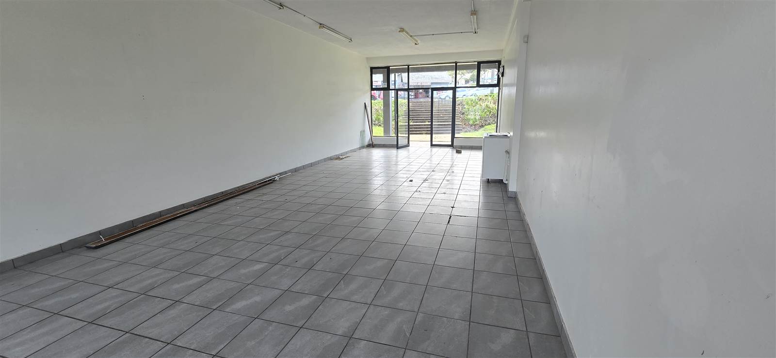 60  m² Commercial space in Uvongo photo number 4