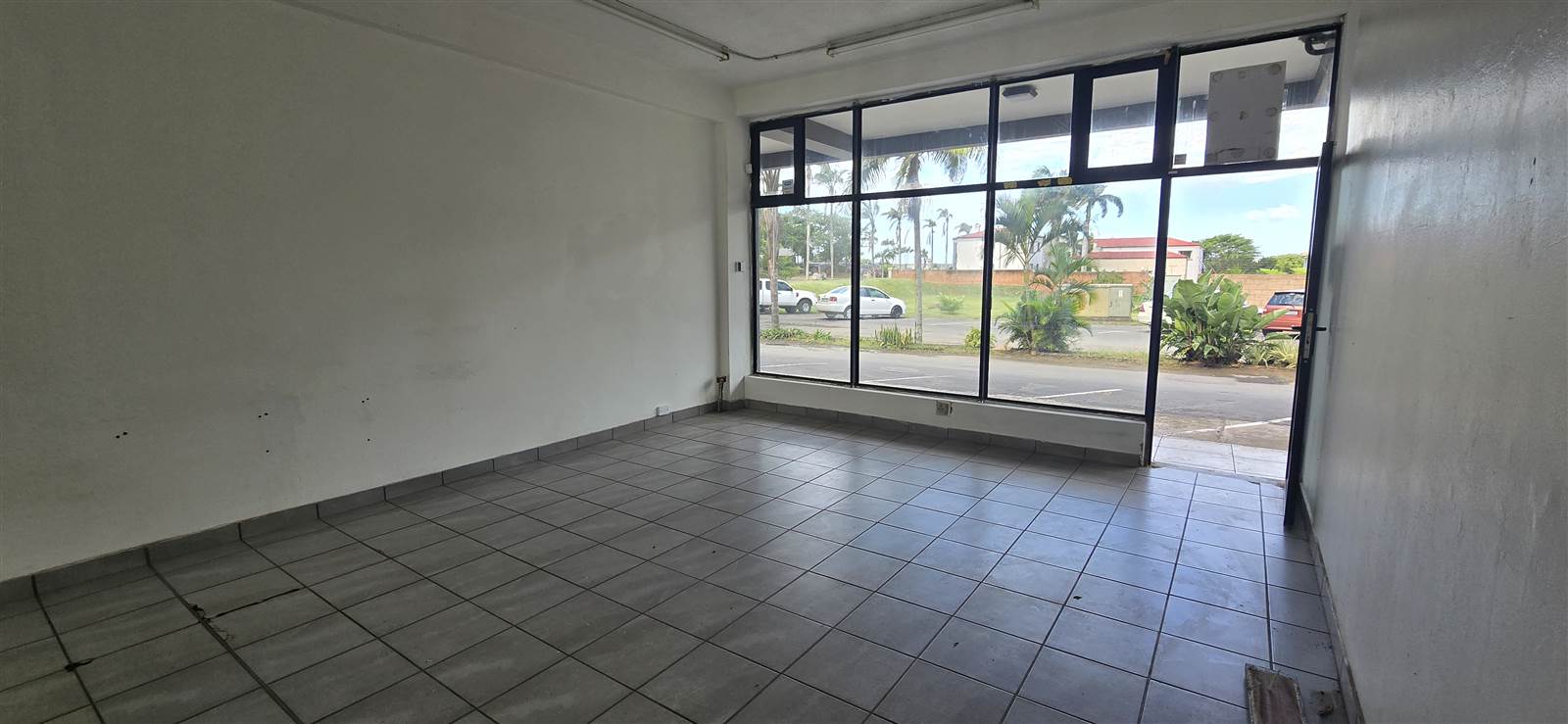 60  m² Commercial space in Uvongo photo number 7