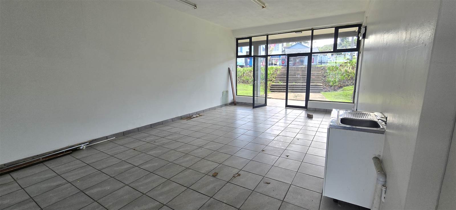 60  m² Commercial space in Uvongo photo number 8