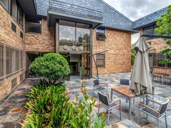 148  m² Commercial space in Lonehill