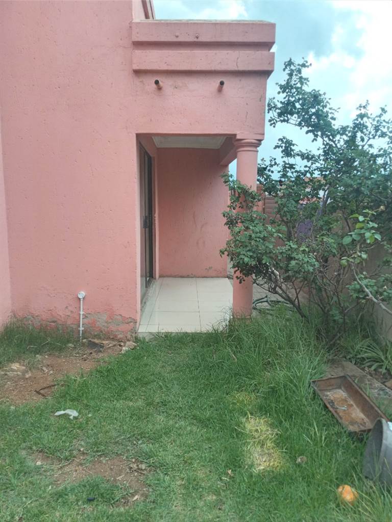 3 Bed House in Tembisa photo number 4