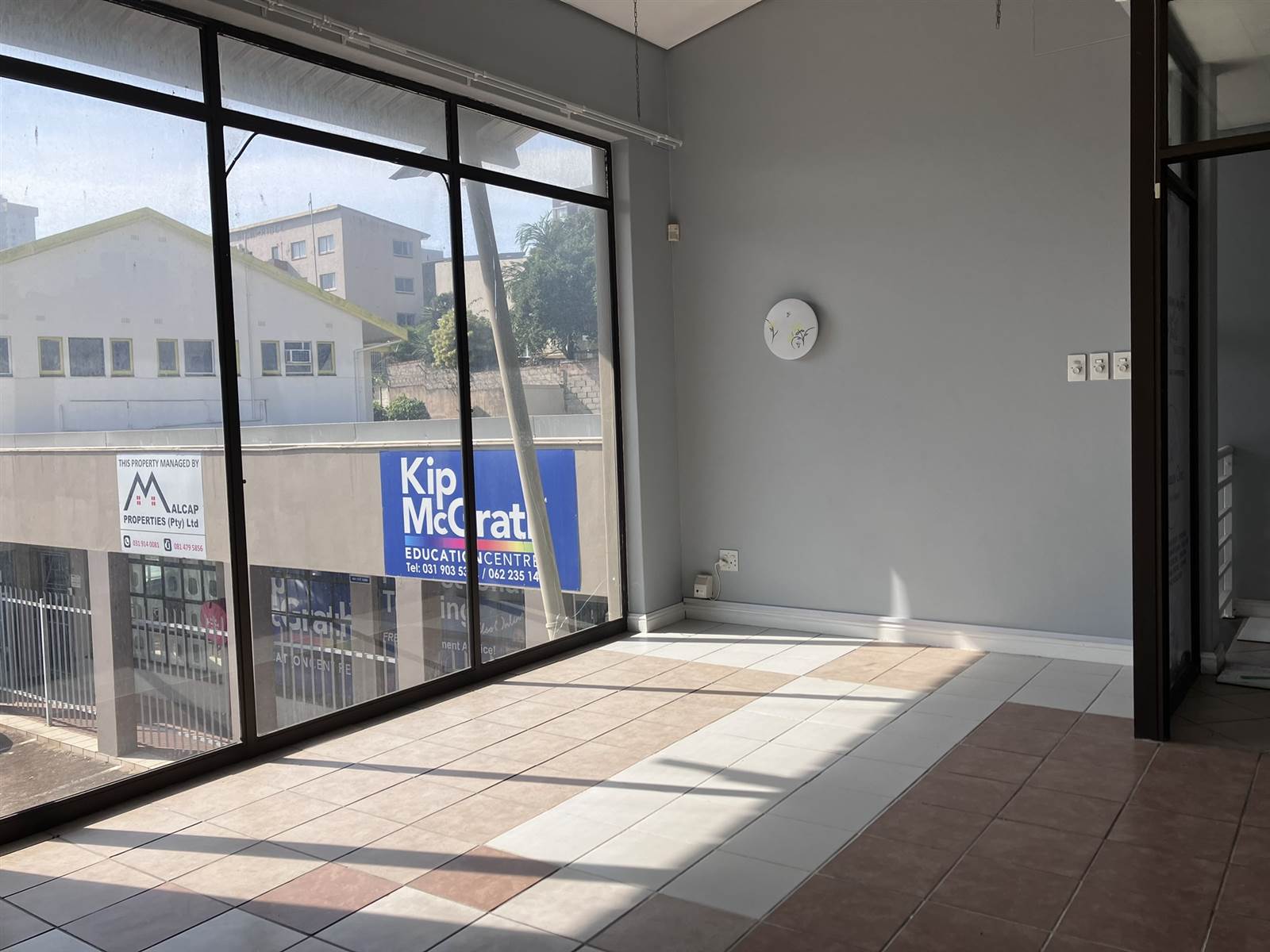 109  m² Commercial space in Amanzimtoti photo number 3