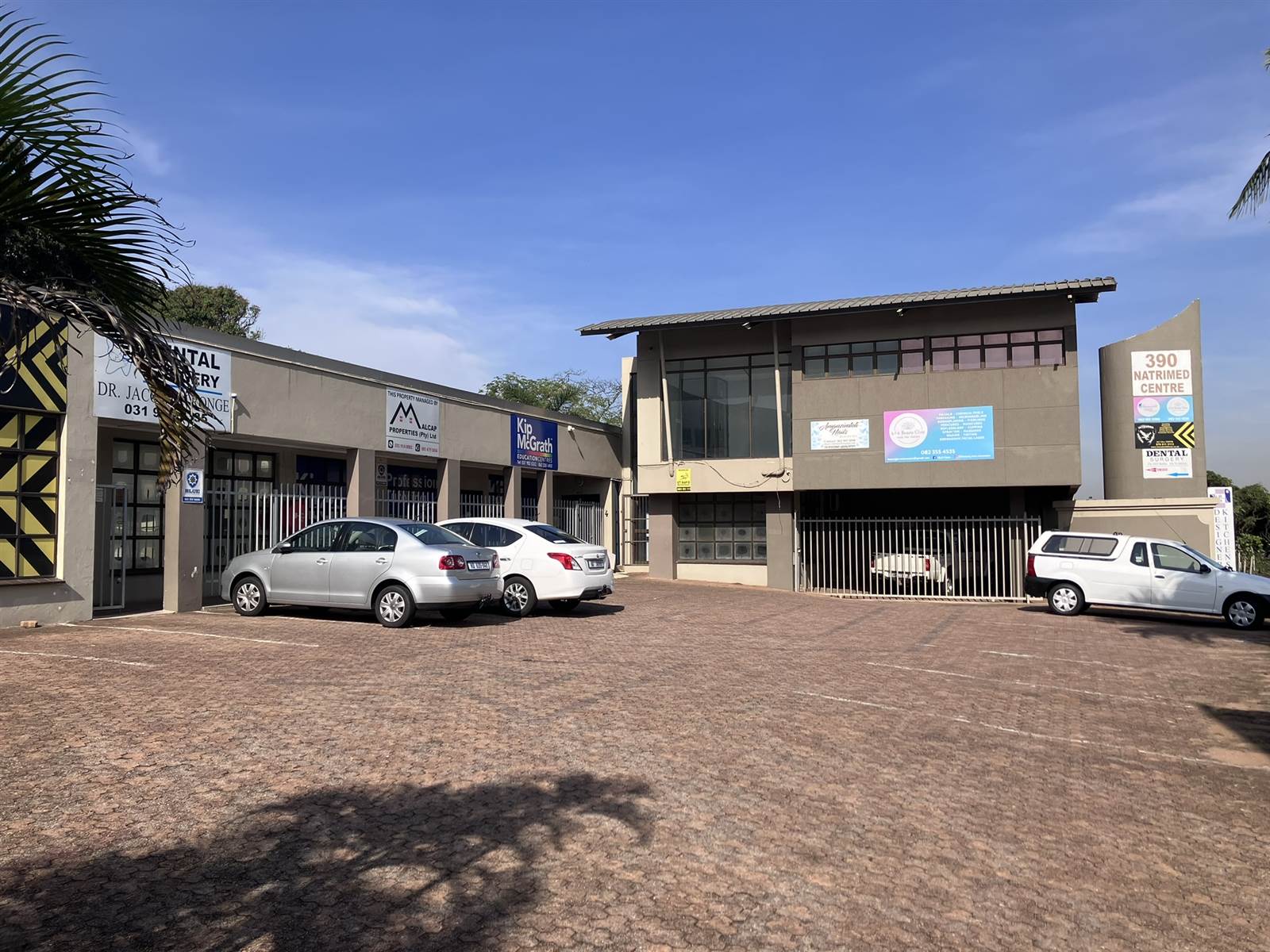109  m² Commercial space in Amanzimtoti photo number 1