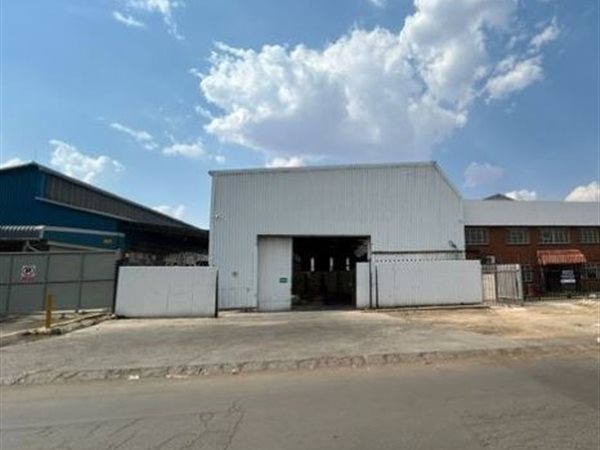 3 000  m² Commercial space