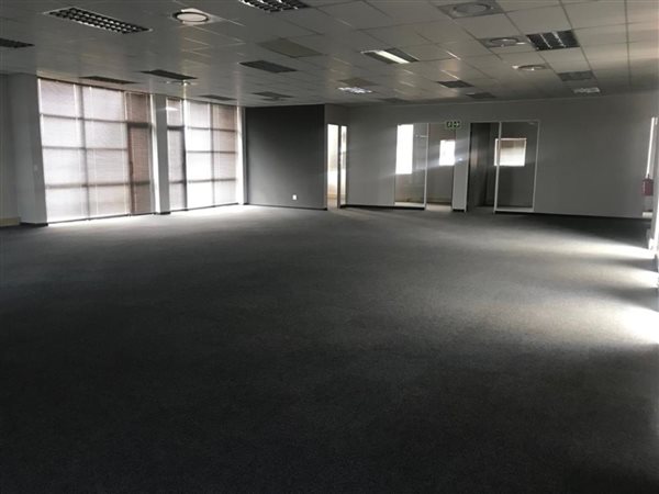 1 380  m² Commercial space