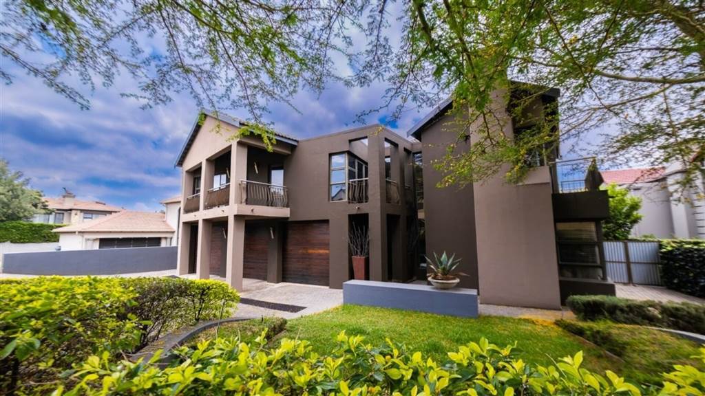 6 Bedroom House