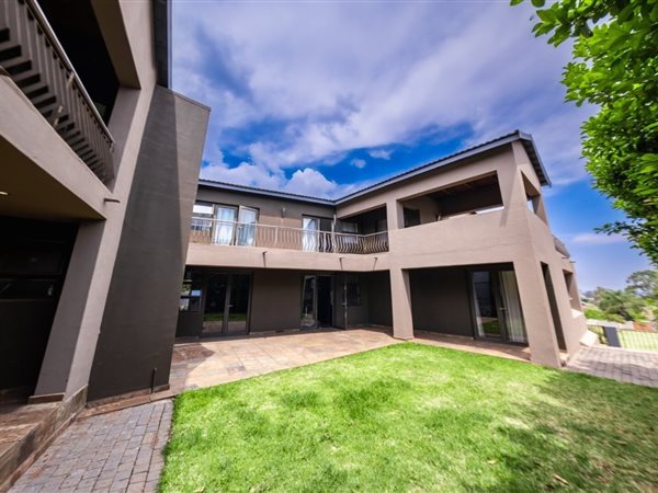 6 Bedroom House