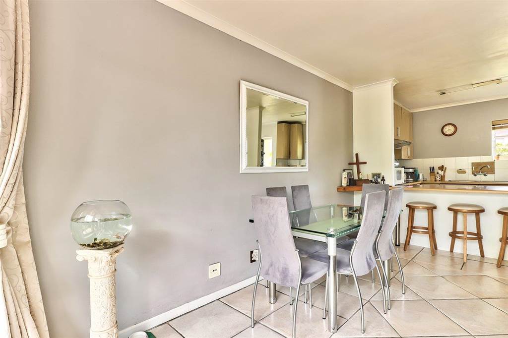 3 Bed Townhouse in Milnerton photo number 15