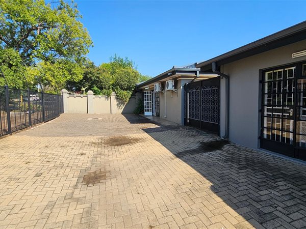 184  m² Commercial space in Middelburg Central