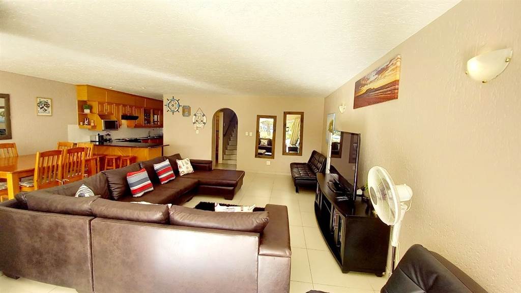 3 Bed Townhouse in Vaal Marina photo number 9