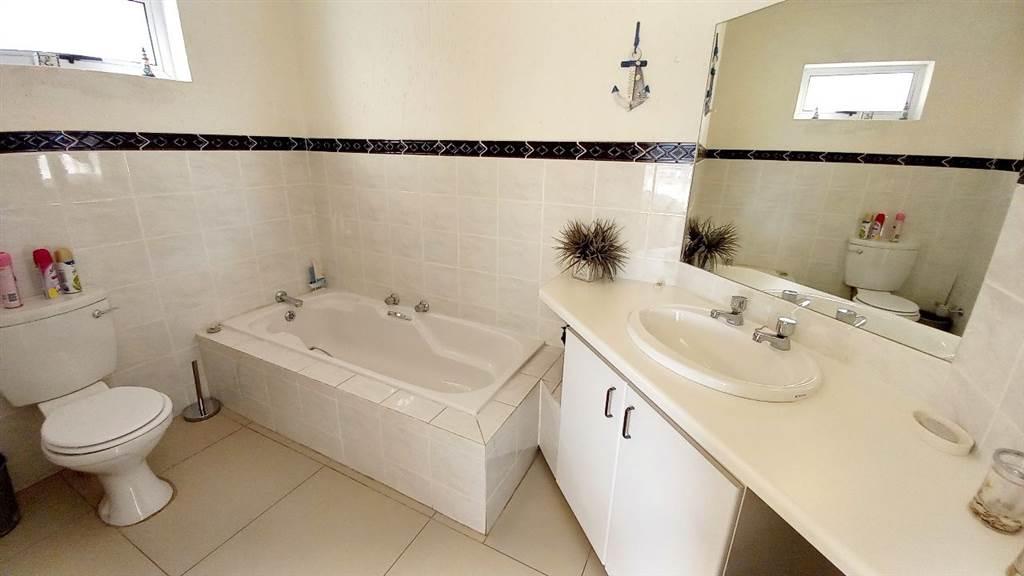 3 Bed Townhouse in Vaal Marina photo number 20
