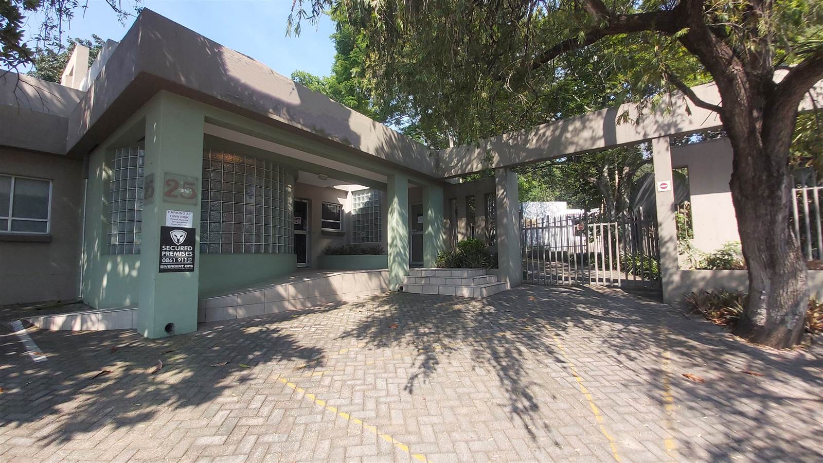 95  m² Commercial space in Sonheuwel photo number 1
