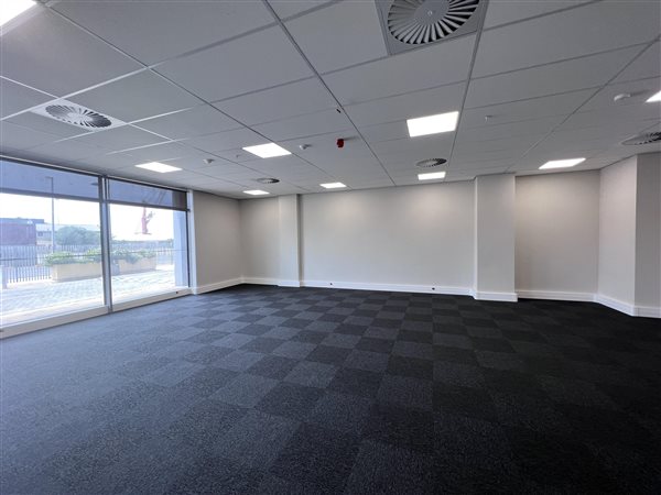 114  m² Commercial space