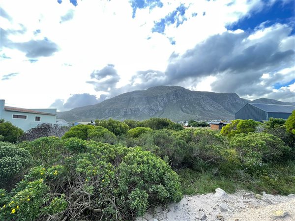 775 m² Land available in Bettys Bay