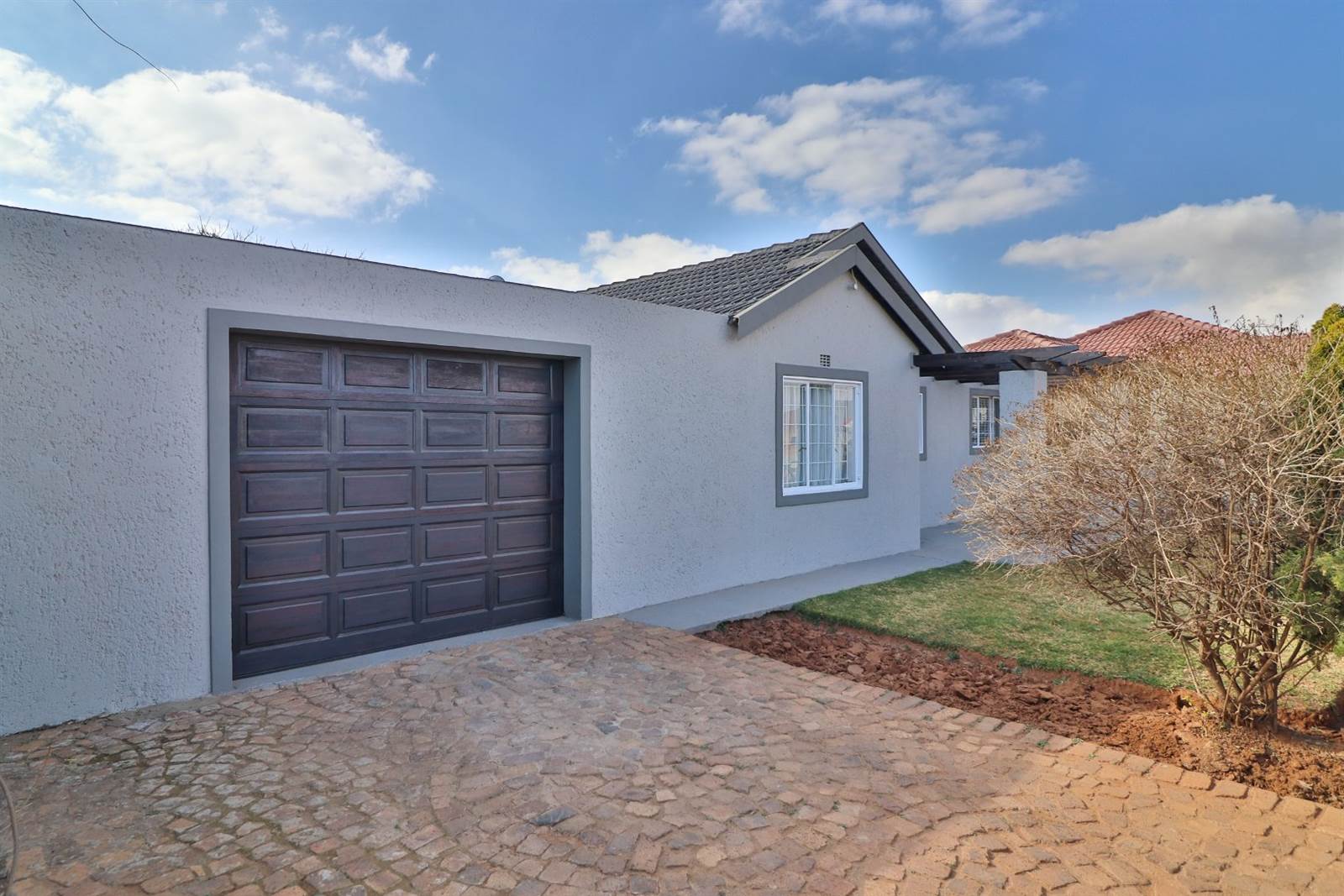 3 Bed House in Lenasia South photo number 22