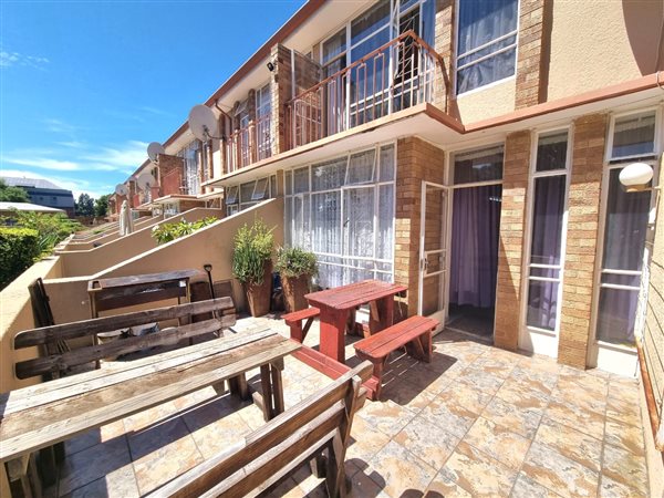 3 Bed Apartment in Krugersdorp North