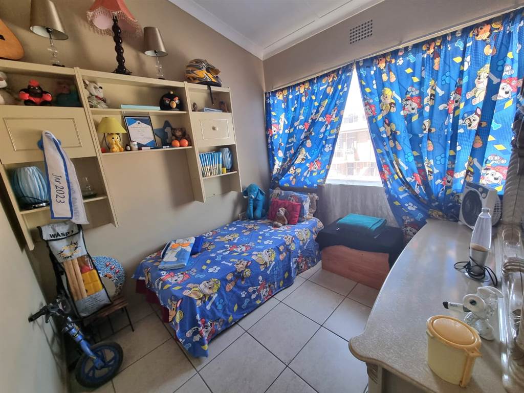 3 Bed Apartment in Krugersdorp North photo number 15