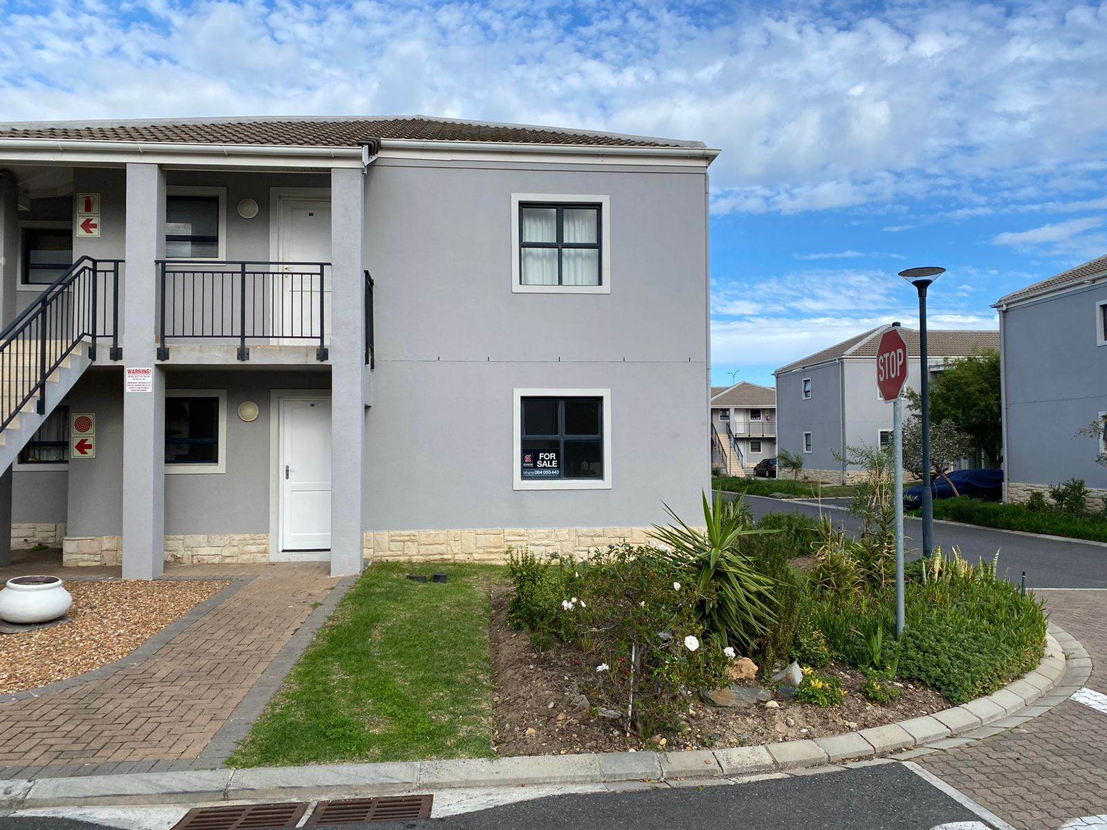 2 Bed Apartment in Somerset West Central photo number 3