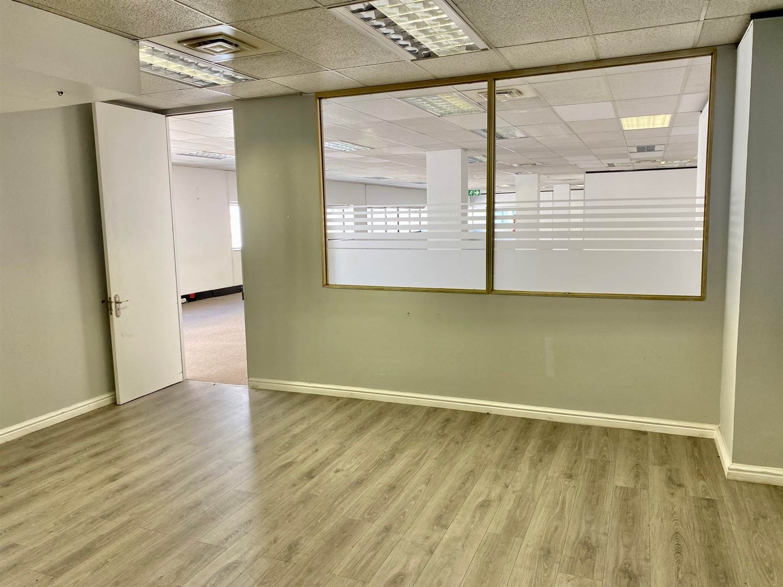 718  m² Commercial space in Cape Town City Centre photo number 5