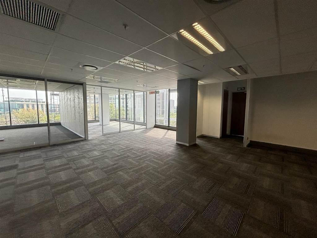 753  m² Commercial space in Rosebank photo number 27