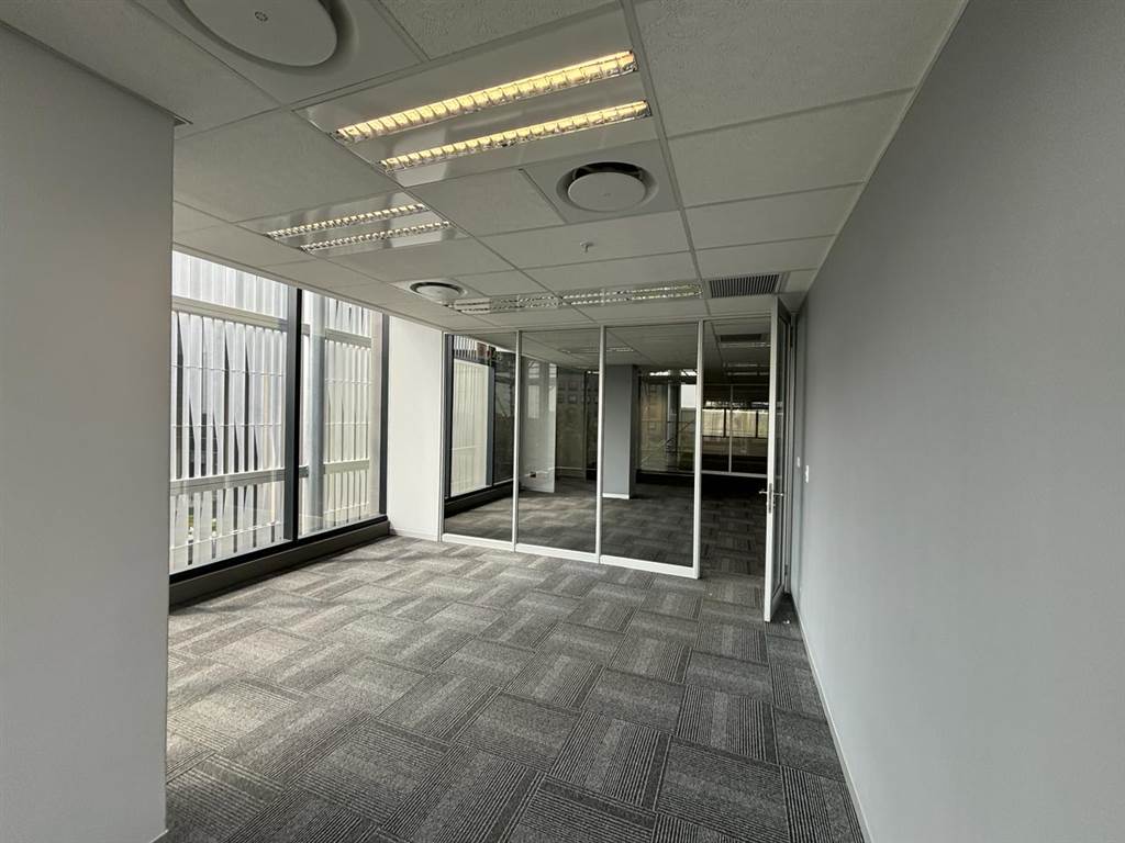 753  m² Commercial space in Rosebank photo number 28