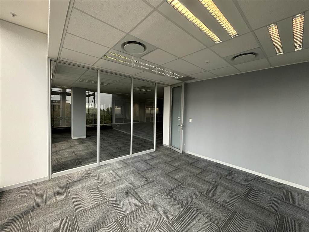 753  m² Commercial space in Rosebank photo number 25