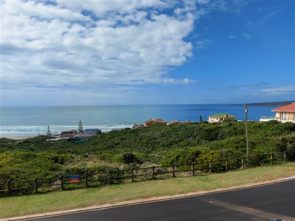 897 m² Land available in Boggomsbaai