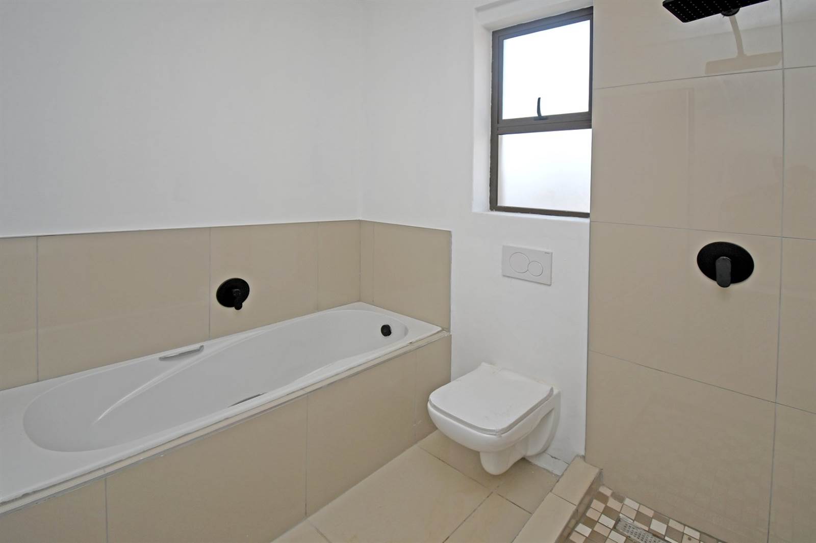 3 Bed Apartment in Bedfordview photo number 23