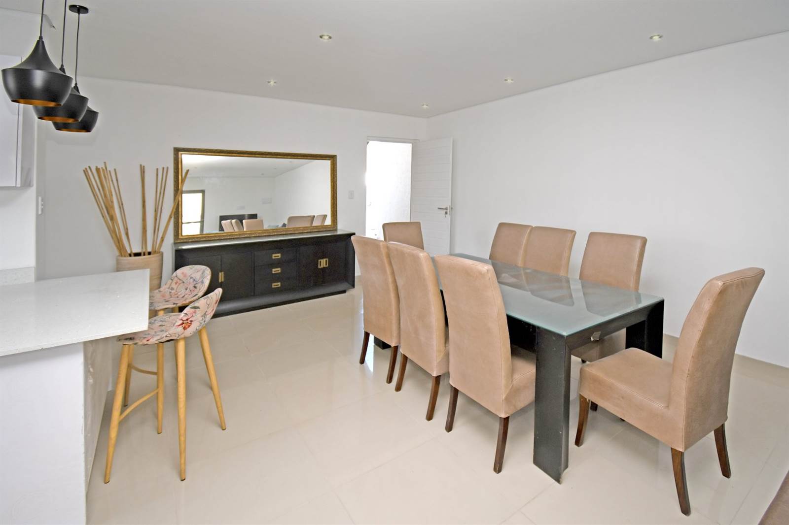 3 Bed Apartment in Bedfordview photo number 8
