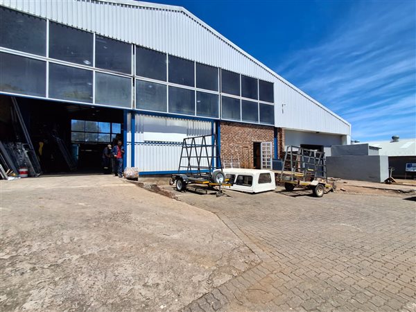 724  m² Industrial space