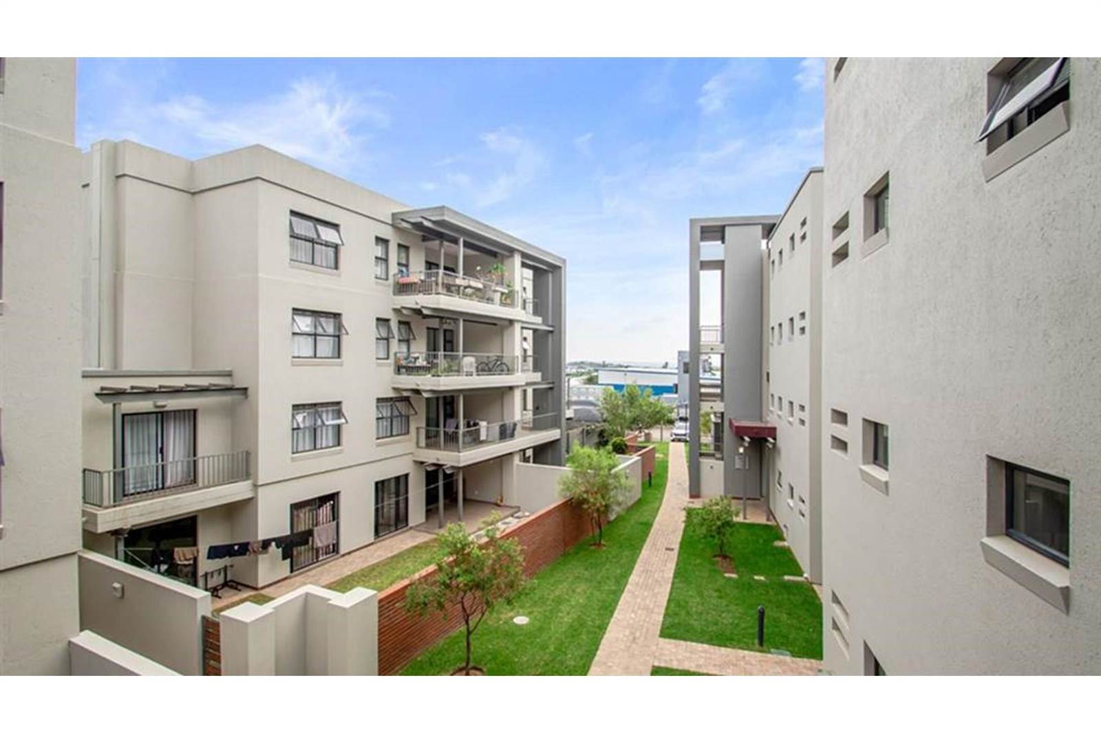 2 Bed Apartment in Kyalami photo number 24