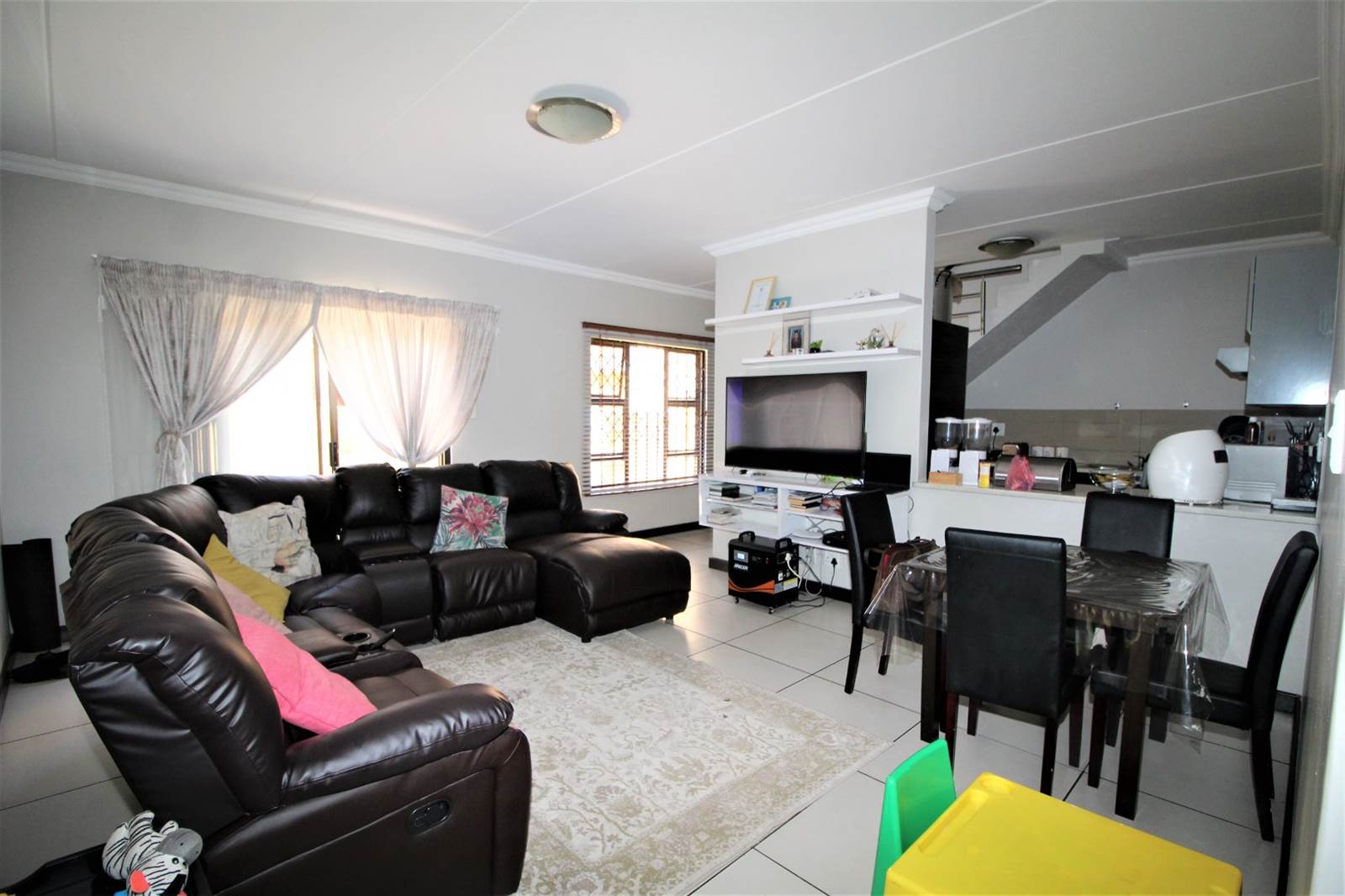 3 Bed Townhouse in Rooihuiskraal North photo number 5