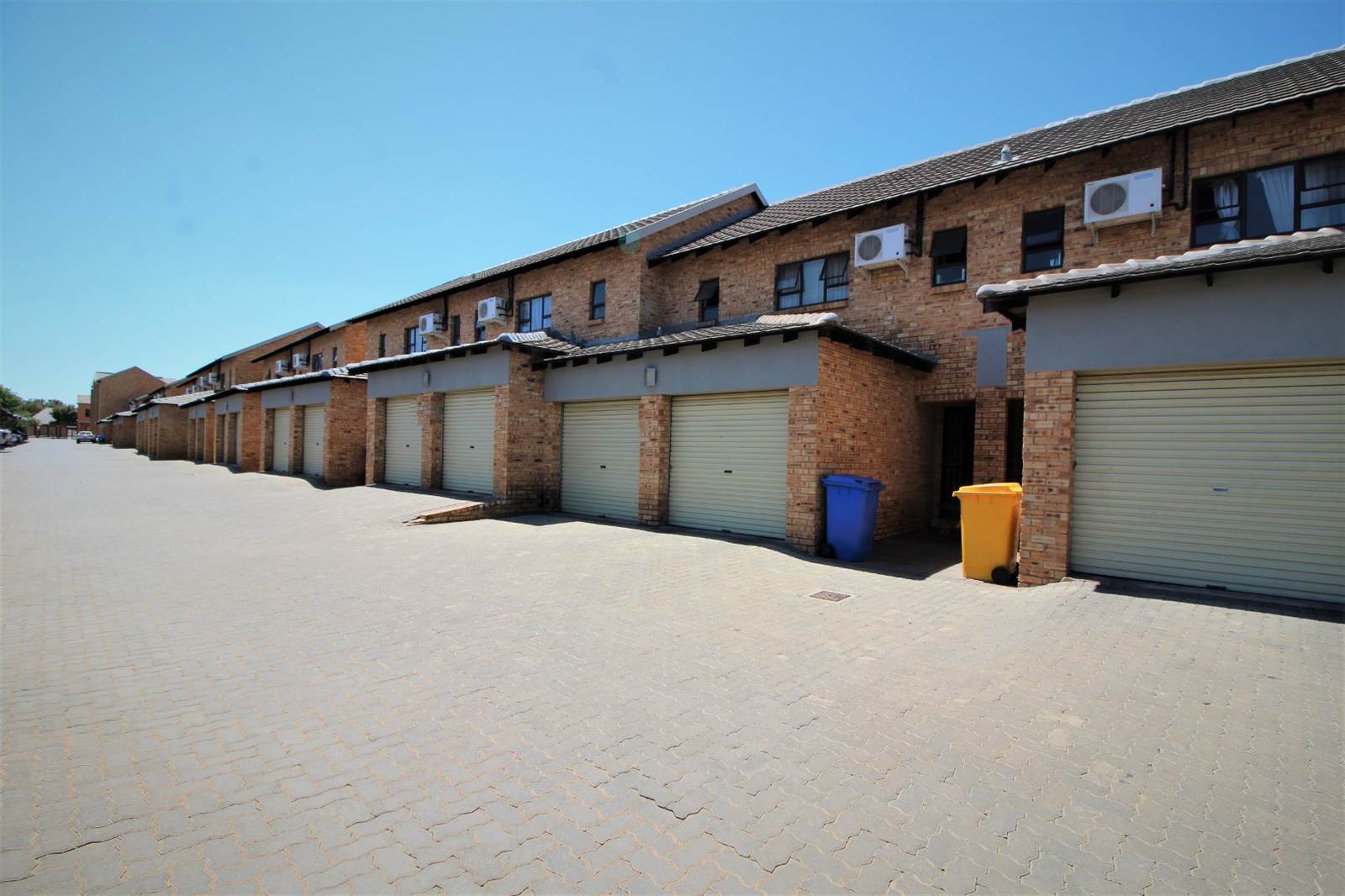 3 Bed Townhouse in Rooihuiskraal North photo number 18