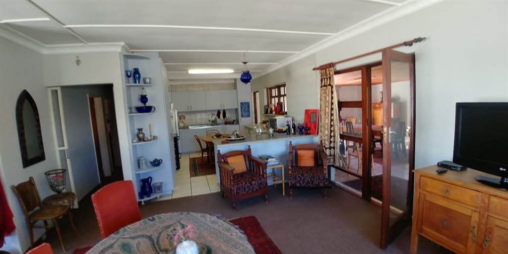2 Bed House in Yzerfontein photo number 3