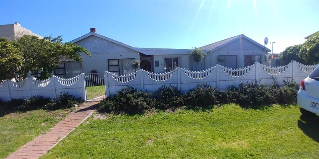 2 Bed House in Yzerfontein photo number 7