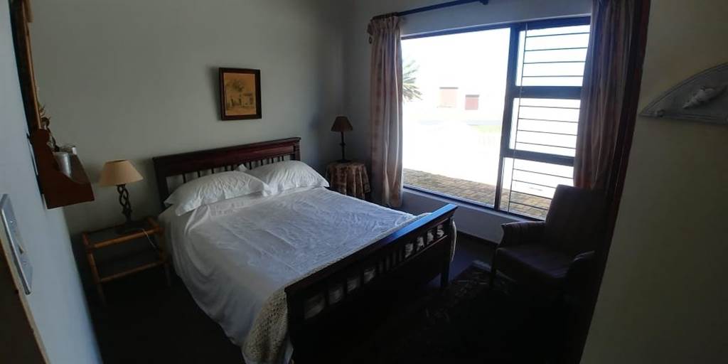 2 Bed House in Yzerfontein photo number 5