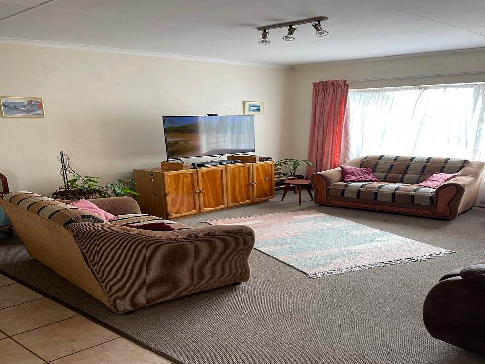 2 Bed House in Stilbaai photo number 7