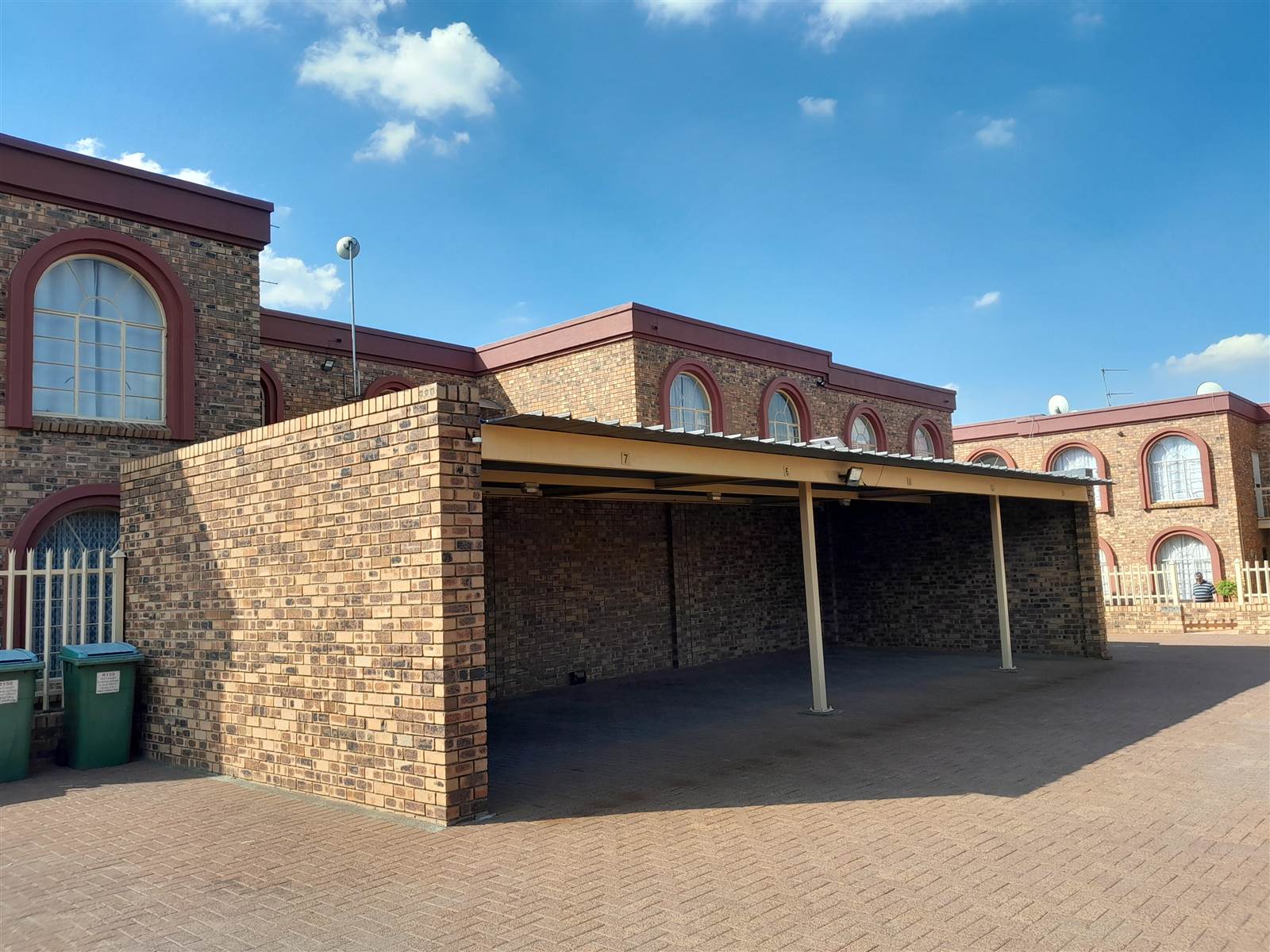 2 Bed Apartment in Trichardt photo number 9