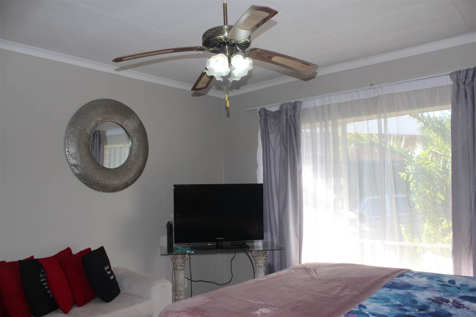 3 Bed Townhouse in Carletonville photo number 6