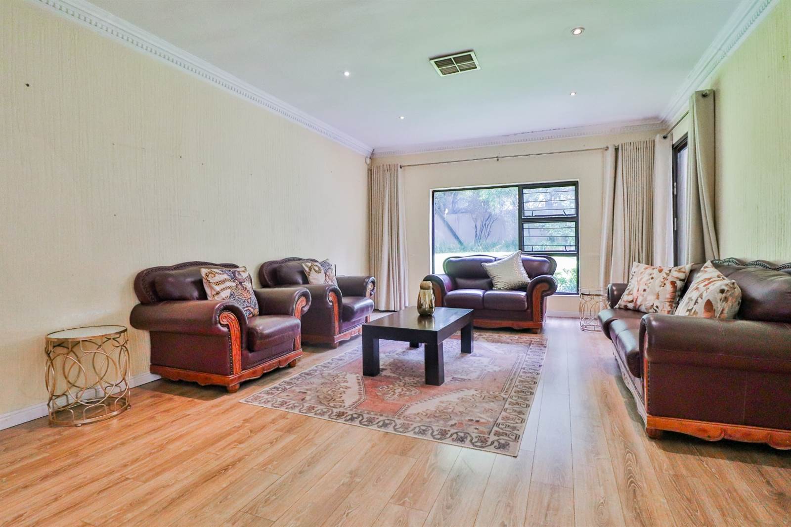 4 Bed House in Douglasdale photo number 4